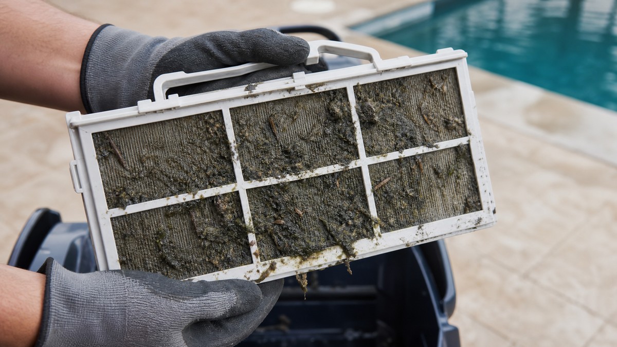 Cartuccia ultrafine del robot pulitore completamente ostruita da sporco e biofilm