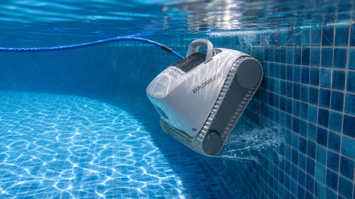 Dolphin Explorer E50 opinioni — il robot al lavoro sott'acqua su gres